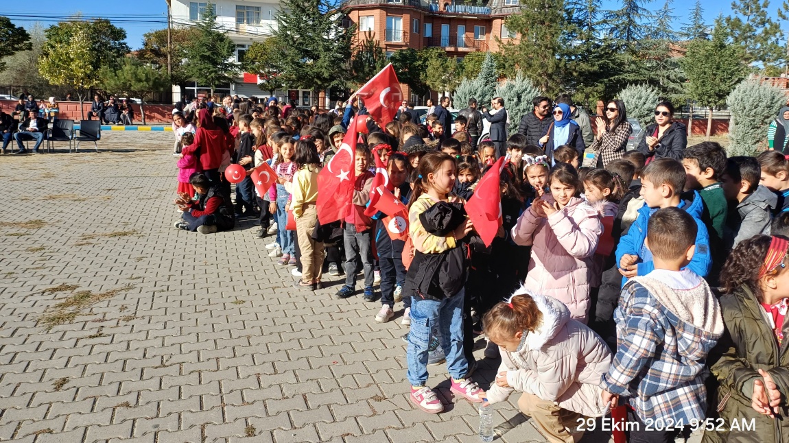 CUMHURiYETİMİZİN 2. YÜZYILI COŞKUYLA KUTLANDI